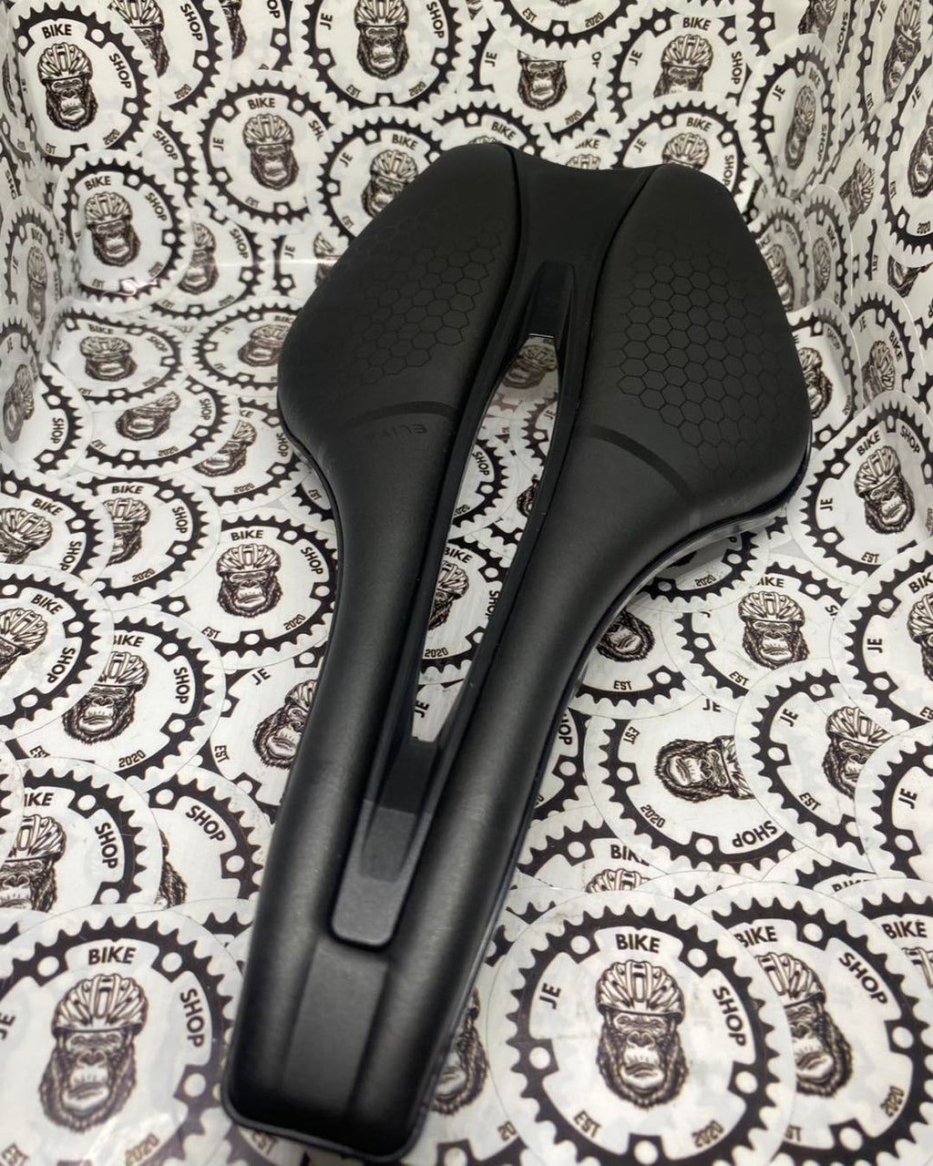 ELITA ONE LIGHT WEIGHT CARBON SADDLE