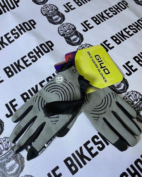 Medium GIYO full finger gloves for MTB and road biking.