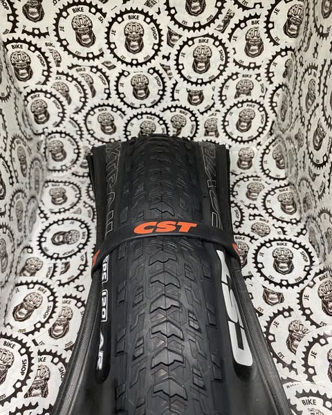 CST Foxtrail 29x1.95 ultralight tire for smooth and speedy rides