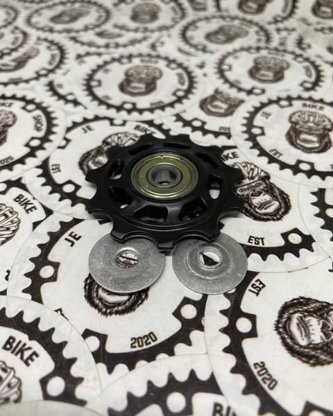 Durable sealed bearing rear derailleur pulley wheels set