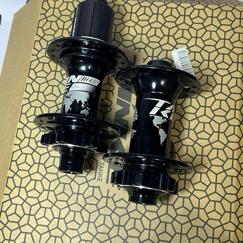 TANKE TH490 Boost thru axle black pair for mountain bikes.