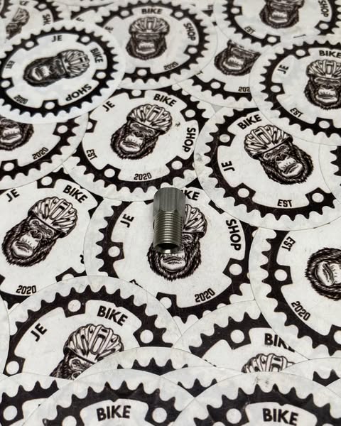 Hydraulic screw bolt for bicycle brake systems, sold per piece.