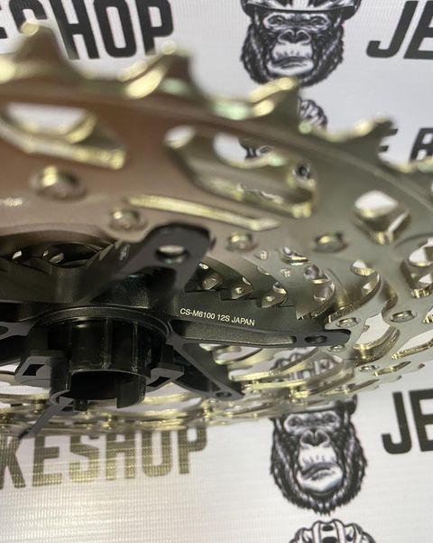 Shimano M6100 12-speed cassette, 10-51T Microspline for smooth shifting.