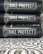 Protective Muc-Off spray for bicycles, keeping components clean.
