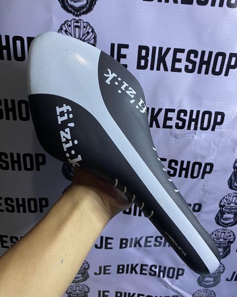 Fizik Arione CX Arionex saddle in blue, comfortable and durable