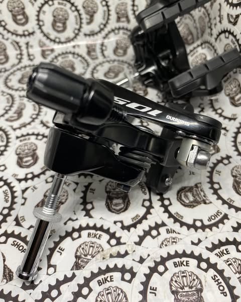 Shimano 105 R7000 dual pivot calipers, front and rear pair.