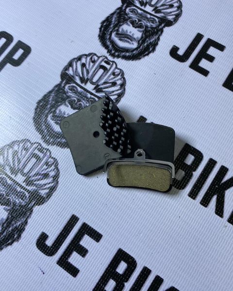 Brake pad with cooling fin, large size for mountain bikes