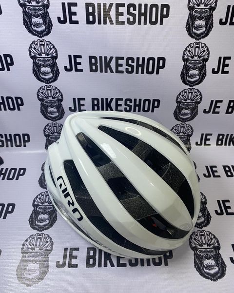 Giro Aether road helmet medium size for optimal comfort.