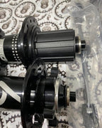 High-performance TTPRO 9 hub, 32H, 6 pawls, 3T, 6-bolt, QR, skewers included.