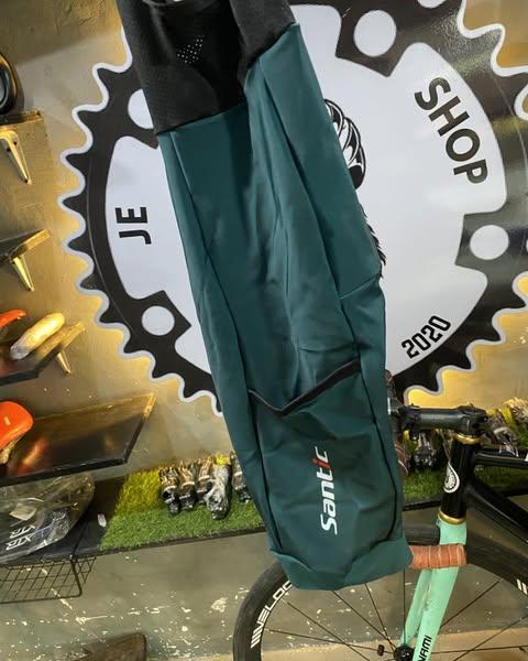 Santic bib shorts XS with dual side pockets for road cycling