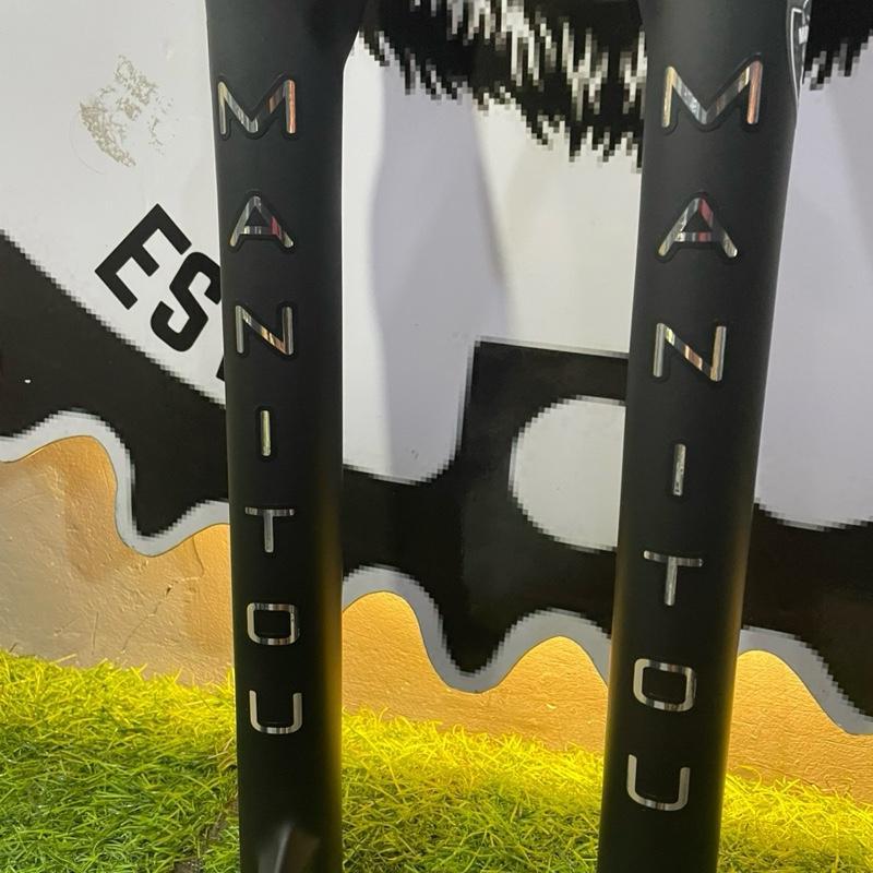 Manitou Markhor 29er fork with air spring for adjustable suspension.