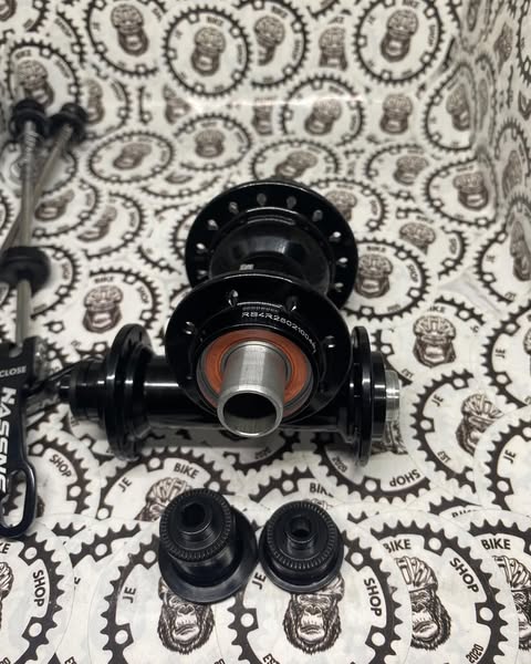 HASSNS bicycle hub set for road bikes, 20/24 spoke holes.