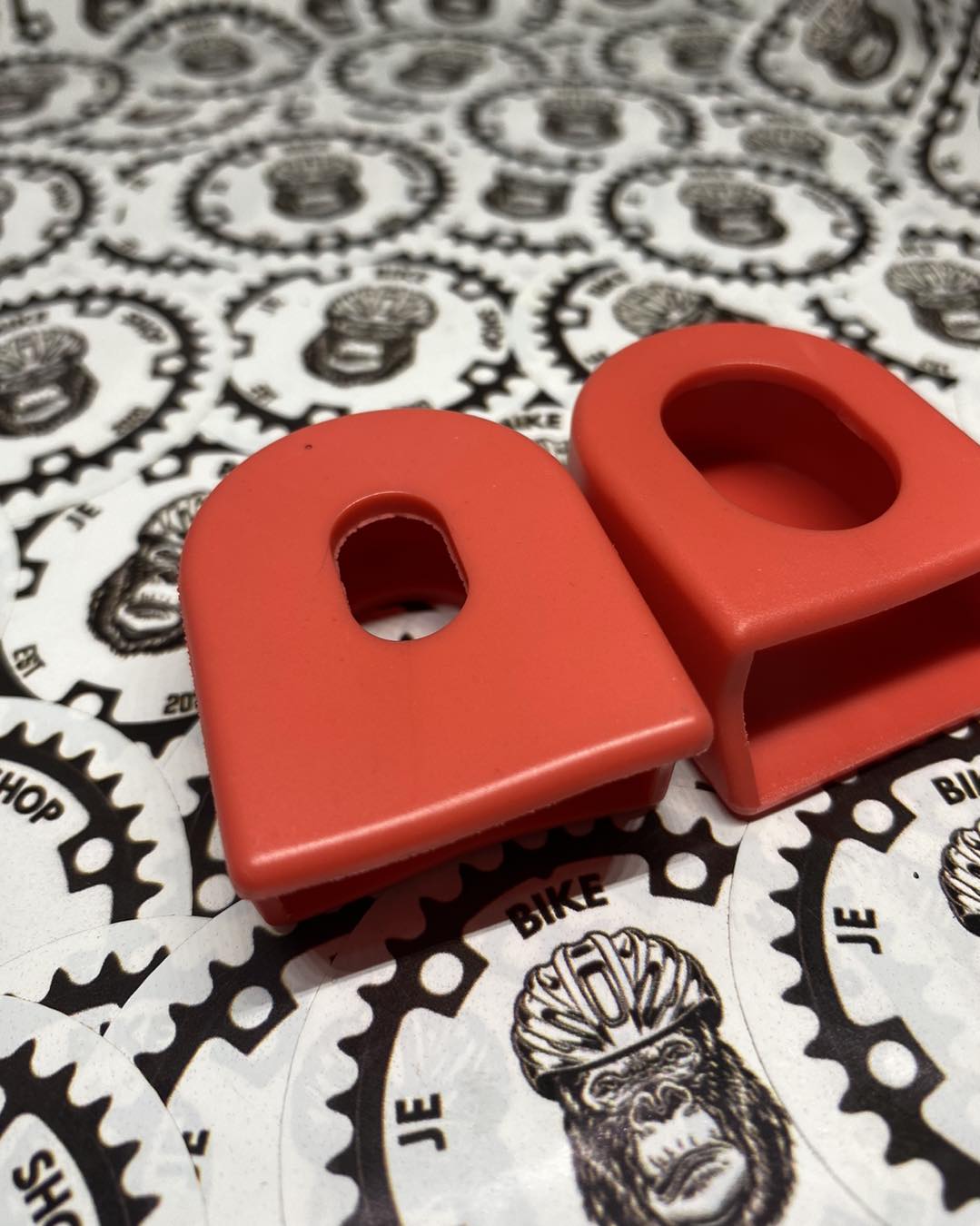 Bicycle crank boot set in black, red, and blue for MTB and road bikes