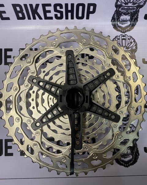 12-speed Shimano Deore M6100 Microspline cogs, 10-51T ratio.