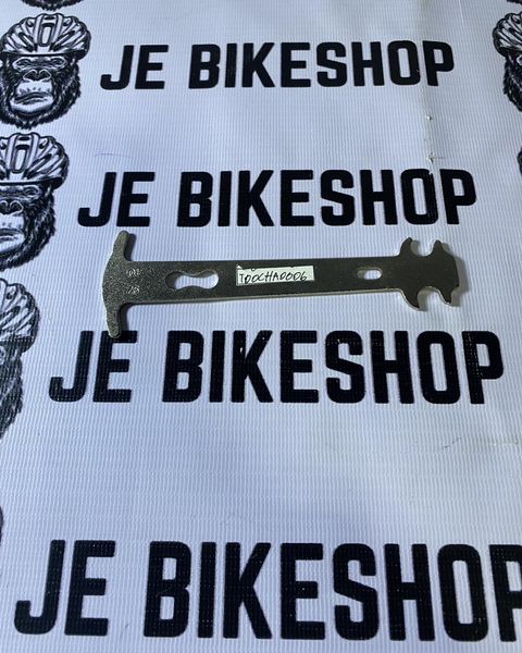 Aluminum chain wear checker for MTB and road bikes.