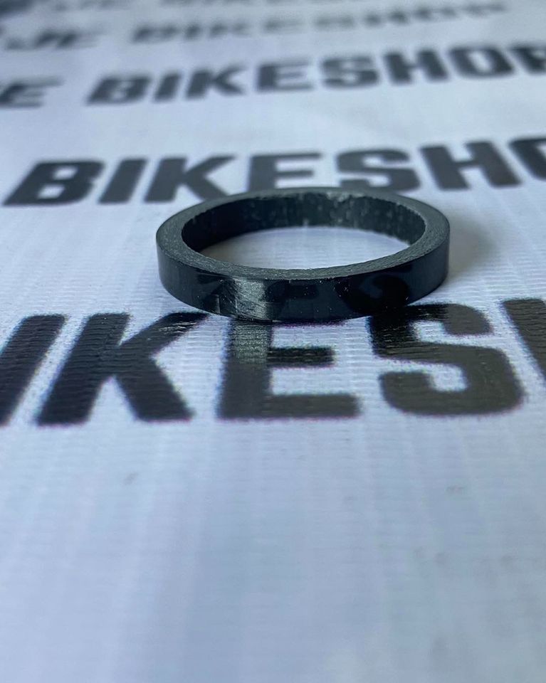 Lightweight carbon headset spacer for MTB and road bikes