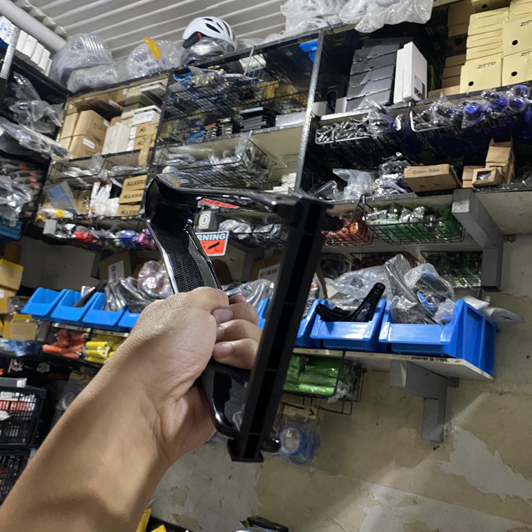 High-performance Dodici 700C carbon fork for speed and control