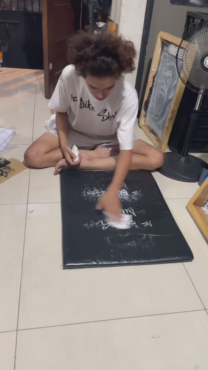 JE BIKESHOP MERCH WHITE "LARGE" T SHIRT