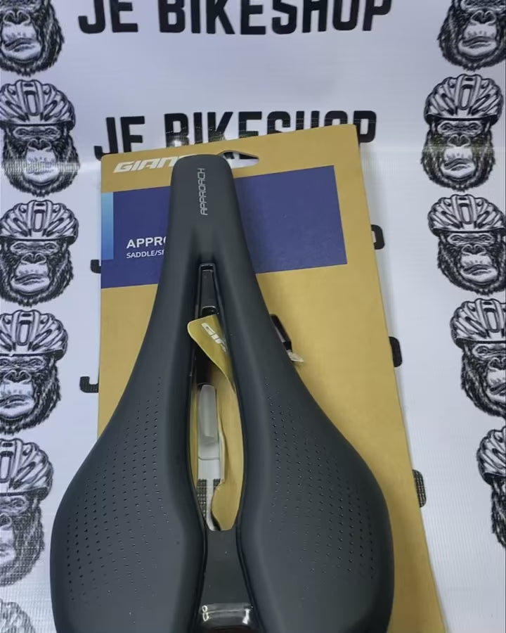 GIANT APPROACH SADDLE/SELLE WITH UNICLIP